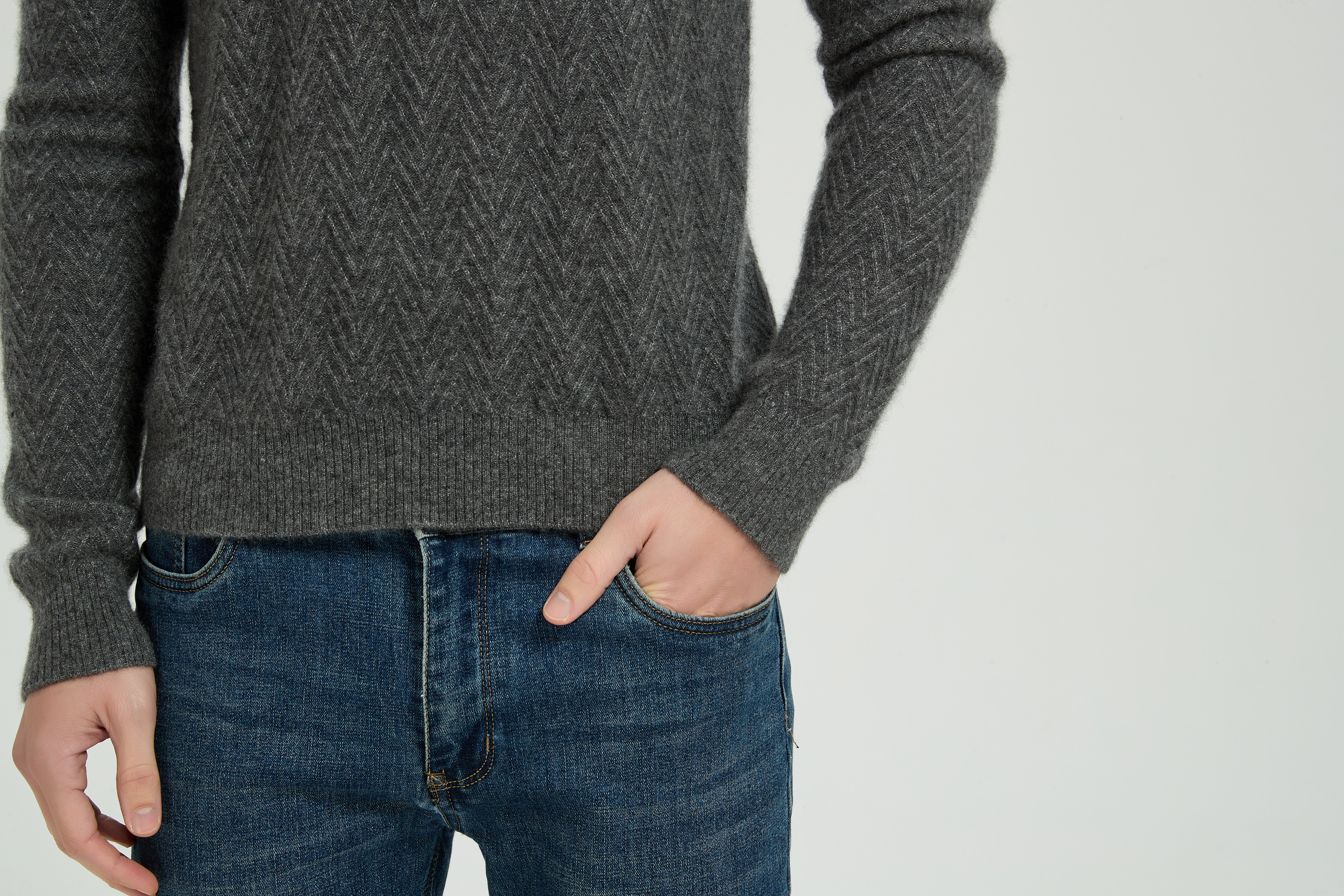 New Arrival Men's Dark Grey Chenron Pattern Silk Cashmere Pullover From Chinese Factory