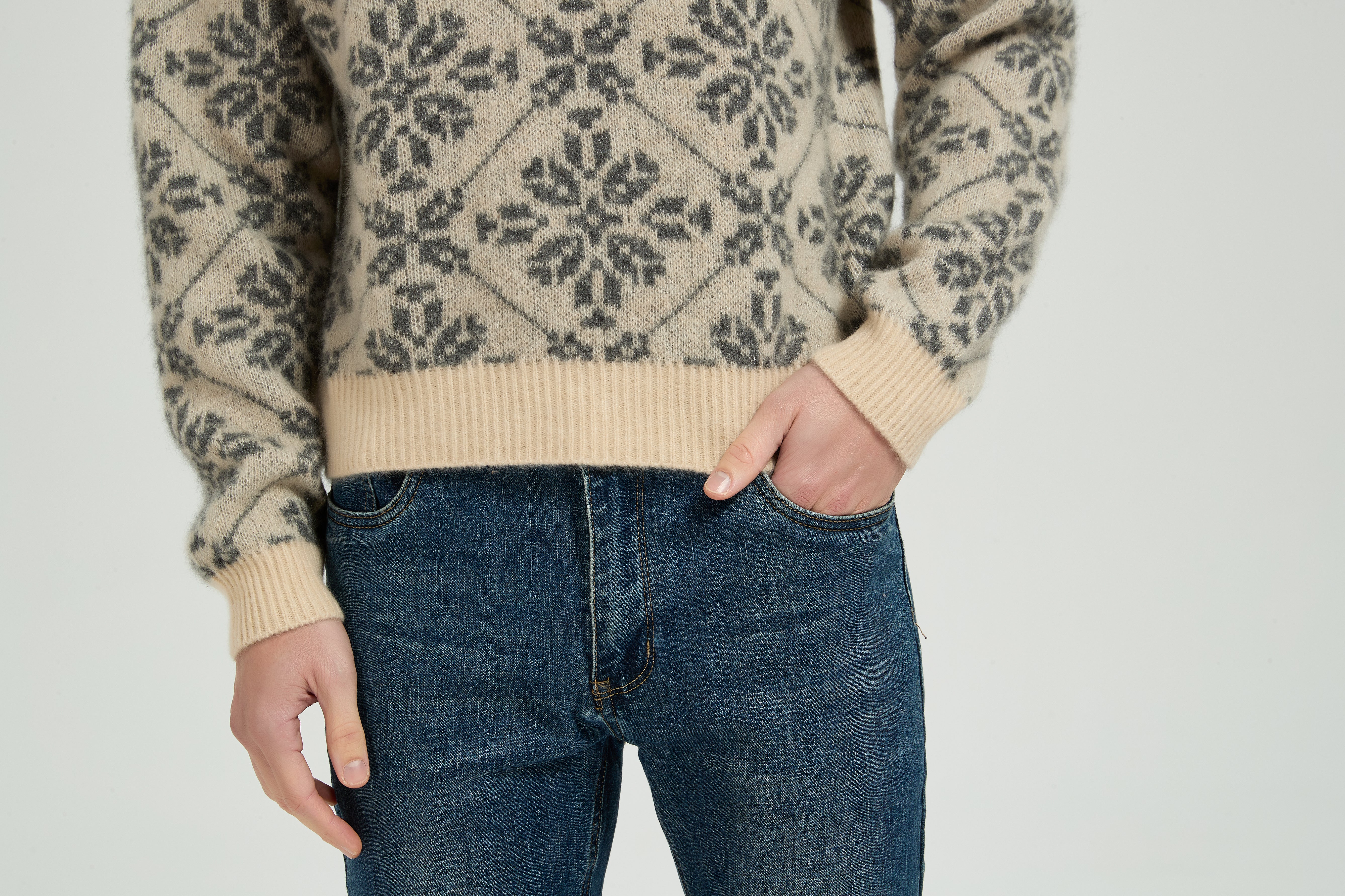 New Arrival High Quality Men's Classic Geometric Jacquard Silk Cashmere Crewneck From Chinese Factory
