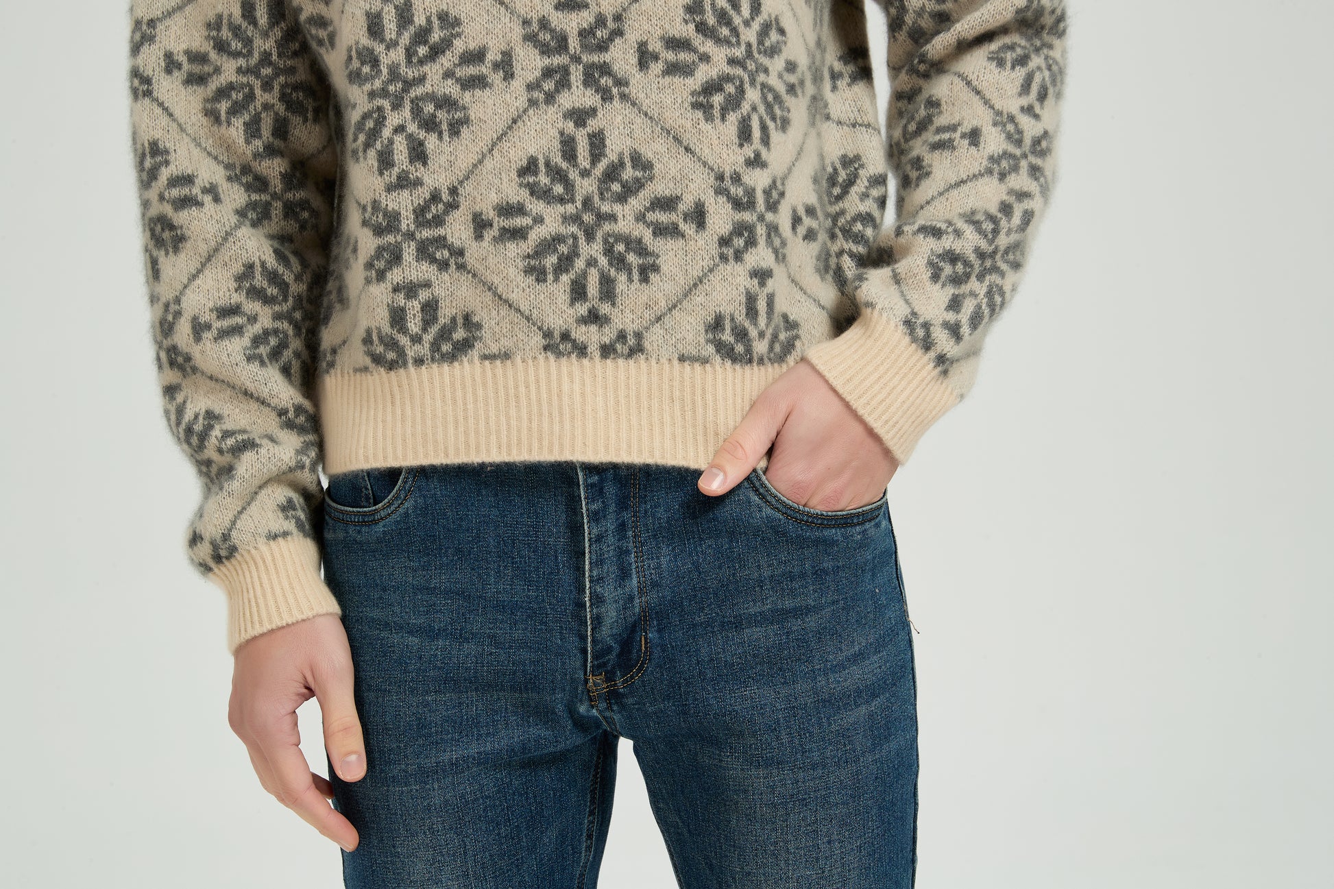 New Arrival High Quality Men's Classic Geometric Jacquard Silk Cashmere Crewneck From Chinese Factory