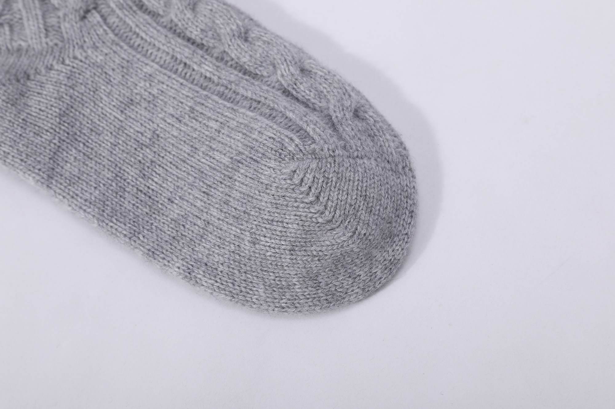OEM design women seamless 100% Cashmere cabel socks for fall winter from China