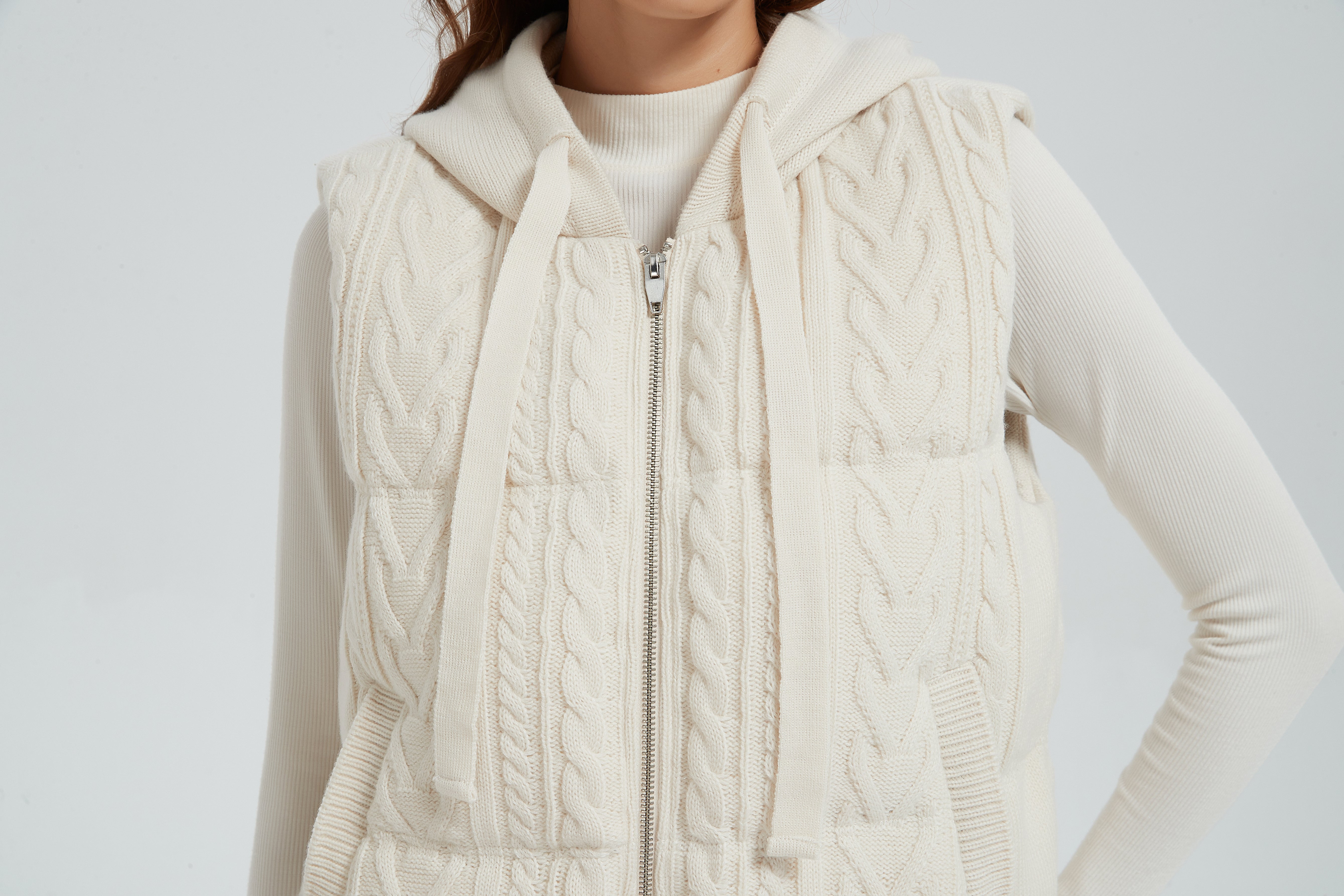 New design high quality women white hooded cashmere down vest from Chinese manufacture