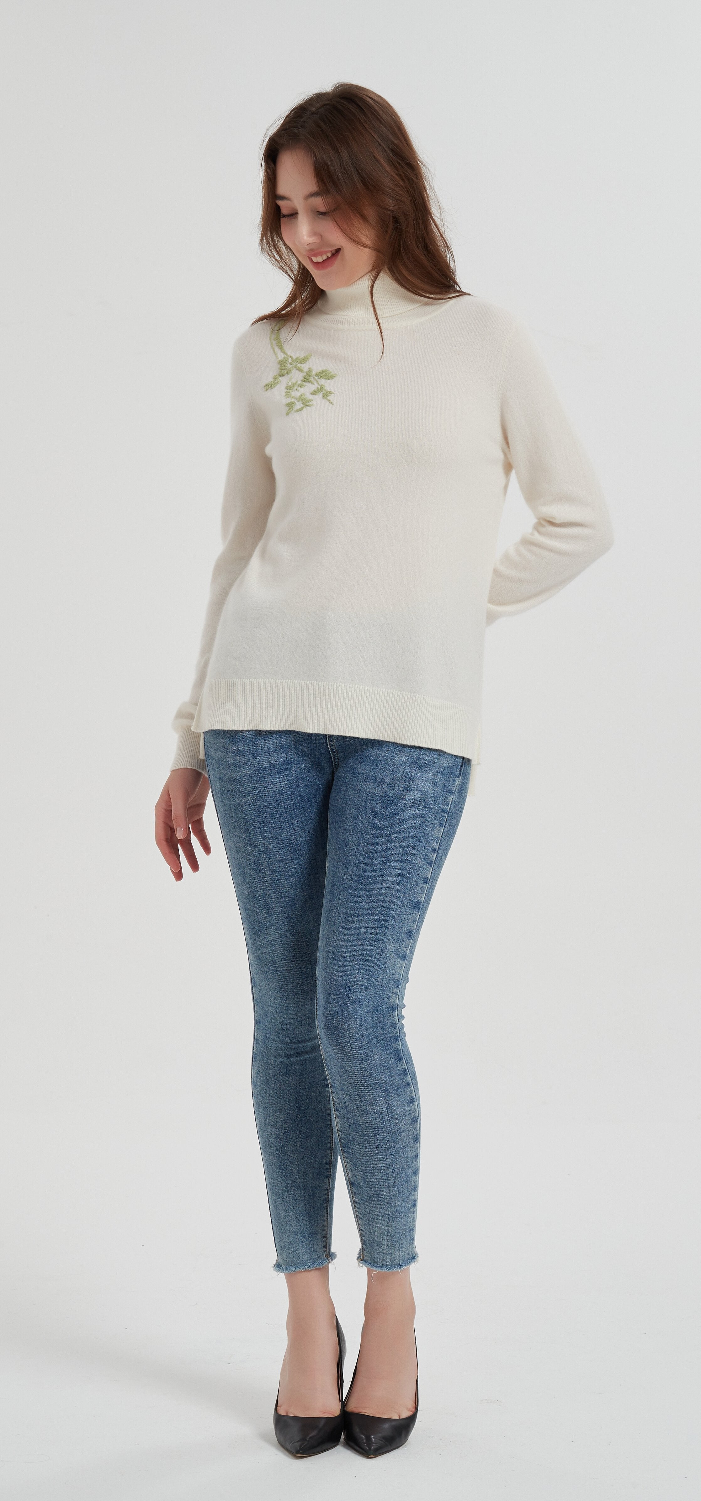 OEM High quality Women's hand embroidery turtleneck cashmere sweater from Chinese